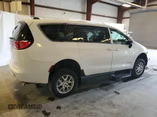 2024 Chrysler Voyager LX z VIN 2C4RC1CG2RR152488, wystawiony jako Copart lot #57044075 z przebiegiem 272 mil mil oraz Tytuł czysty. Historia ofert i sprzedaży dostępna na DreamBid. Obrazek 3.