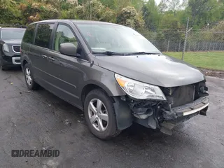 2010 Volkswagen Routan SE z VIN 2V4RW3D15AR333236, wystawiony jako IAAI lot #42020704 z przebiegiem 117 144 mil mil oraz . Historia ofert i sprzedaży dostępna na DreamBid. Obrazek 1.