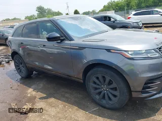 2019 Land Rover Range Rover Velar R-Dynamic SE z VIN SALYL2EX2KA793688, wystawiony jako IAAI lot #42321102 z przebiegiem 37 532 mil mil oraz . Historia ofert i sprzedaży dostępna na DreamBid. Obrazek 14.
