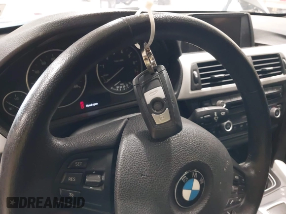 2013 BMW 3 Series 328i xDrive с VIN WBA3B5G50DNP40353, выставлен на аукционе IAAI как лот 42425411 с пробегом 112 879 миль миль и . История ставок и продаж доступна на DreamBid. Изображение 11.