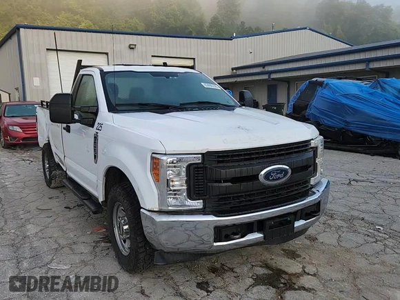 2017 Ford F-250 XL z VIN 1FTBF2A67HEE17619, wystawiony jako Copart lot #62890205 z przebiegiem 149 123 mil mil oraz Szkoda całkowita • Salvage title. Historia ofert i sprzedaży dostępna na DreamBid. Obrazek 13.