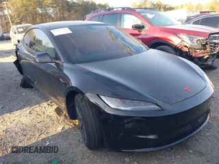 2024 Tesla Model 3 z VIN 5YJ3E1EA8RF728301, wystawiony jako IAAI lot #41865709 z przebiegiem 35 791 mil mil oraz . Historia ofert i sprzedaży dostępna na DreamBid. Obrazek 1.