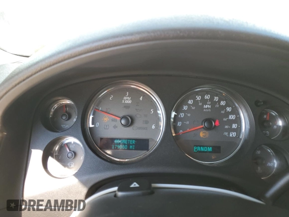 2007 GMC Sierra Denali z VIN 2GTEK638871658295, wystawiony jako Copart lot #70327344 z przebiegiem 179 080 mil mil oraz Szkody całkowita. Historia ofert i sprzedaży dostępna na DreamBid. Obrazek 9.