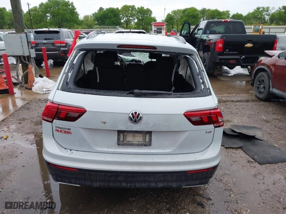 2018 Volkswagen Tiguan S with VIN 3VV1B7AX2JM120062, listed as a IAAI auction lot 41904852 with 166,909 mi miles. Bid and sale history available at carsss.com. Image 17.