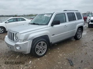 2009 Jeep Patriot Sport z VIN 1J4FF28B79D233562, wystawiony jako Copart lot #51936025 z przebiegiem 100 401 mil mil oraz Szkoda całkowita • Salvage title. Historia ofert i sprzedaży dostępna na DreamBid. Obrazek 1.