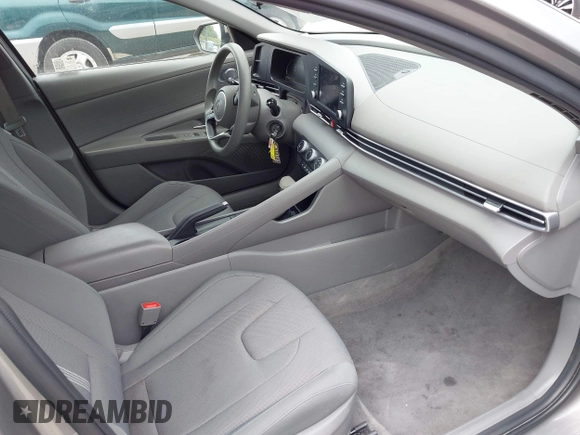 2024 Hyundai Elantra SE z VIN KMHLL4DG5RU645022, wystawiony jako IAAI lot #42651170 z przebiegiem 33 769 mil mil oraz . Historia ofert i sprzedaży dostępna na DreamBid. Obrazek 5.