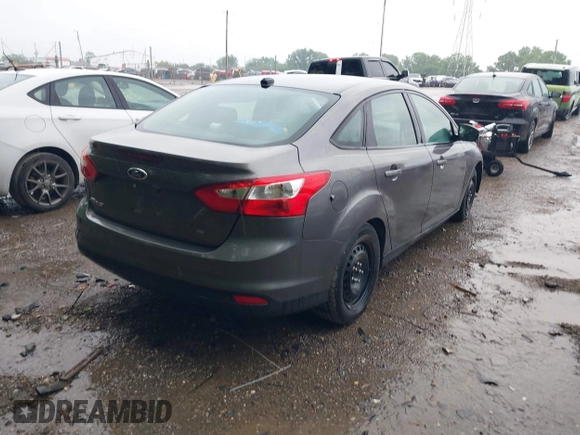 2012 Ford Focus SE z VIN 1FAHP3F20CL138736, wystawiony jako IAAI lot #42315862 z przebiegiem 231 570 mil mil oraz . Historia ofert i sprzedaży dostępna na DreamBid. Obrazek 4.