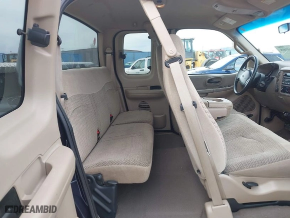 2000 Ford F-150 XL with VIN 2FTRX18L4YCA71181, listed as a IAAI auction lot 41598088 with 1 mi miles. Bid and sale history available at carsss.com. Image 8.