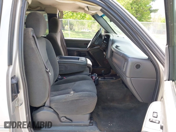 2005 Chevrolet Silverado 1500 Z71 with VIN 1GCEK19Z15Z192815, listed as a IAAI auction lot 42071205 with 352,883 mi miles. Bid and sale history available at carsss.com. Image 5.