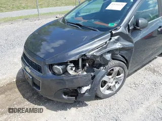 2016 Chevrolet Sonic LTZ z VIN 1G1JE5SB5G4137710, wystawiony jako IAAI lot #42131625 z przebiegiem 152 941 mil mil oraz . Historia ofert i sprzedaży dostępna na DreamBid. Obrazek 6.