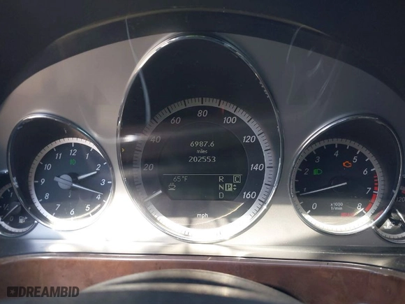 2010 Mercedes-Benz E-Class E 350 Luxury with VIN WDDHF8HB3AA073774, listed as a IAAI auction lot 41738885 with 205,553 mi miles. Bid and sale history available at carsss.com. Image 7.