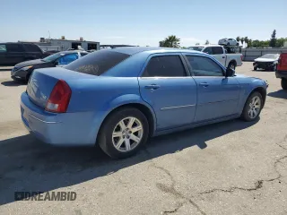 2007 Chrysler 300 Touring z VIN 2C3KA53G17H846188, wystawiony jako Copart lot #56031625 z przebiegiem 121 198 mil mil oraz Szkoda całkowita • Salvage title. Historia ofert i sprzedaży dostępna na DreamBid. Obrazek 3.