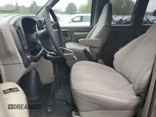 2001 Chevrolet Express with VIN 1GAHG39R011123173, listed as a Copart auction lot 81232074 with 109,829 mi miles and Salvage Title. Bid and sale history available at carsss.com. Image 7.