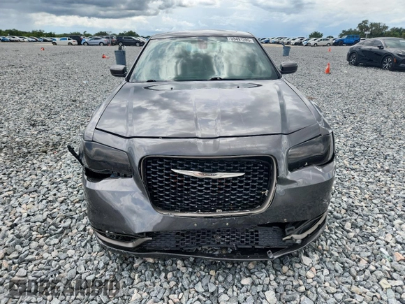 2016 Chrysler 300 S Alloy Edition z VIN 2C3CCAGG6GH270700, wystawiony jako Copart lot #59491285 z przebiegiem 110 438 mil mil oraz Szkoda całkowita • Salvage title. Historia ofert i sprzedaży dostępna na DreamBid. Obrazek 5.