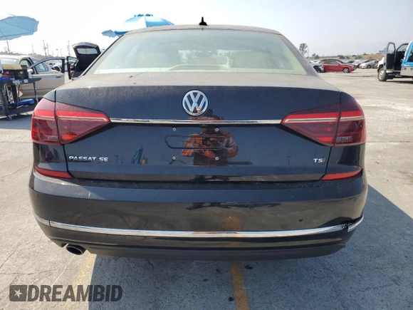 2018 Volkswagen Passat SE с VIN 1VWBA7A3XJC021295, выставлен на аукционе Copart как лот 60240625 с пробегом 33 986 миль миль и Списание • Salvage title. История ставок и продаж доступна на DreamBid. Изображение 6.