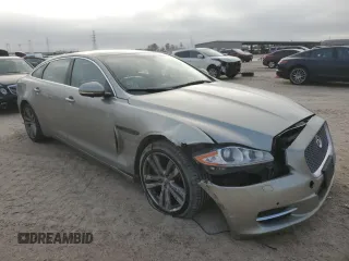2014 Jaguar XJ with VIN SAJWA2GZ8E8V60138, listed as a Copart auction lot 86384064 with 137,190 mi miles and Salvage Title. Bid and sale history available at carsss.com. Image 4.