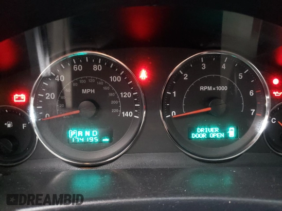 2007 Jeep Commander Overland with VIN 1J8HG68247C557731, listed as a Copart auction lot 87964795 with 174,195 mi miles and Salvage title. Bid and sale history available at DreamBid. Image 9.