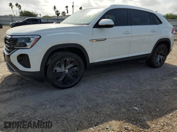 2025 Volkswagen Atlas SE z VIN 1V2JE2CA4SC205357, wystawiony jako Copart lot #51688695 z przebiegiem 4 355 mil mil oraz Szkoda całkowita • Salvage title. Historia ofert i sprzedaży dostępna na DreamBid. Obrazek 1.