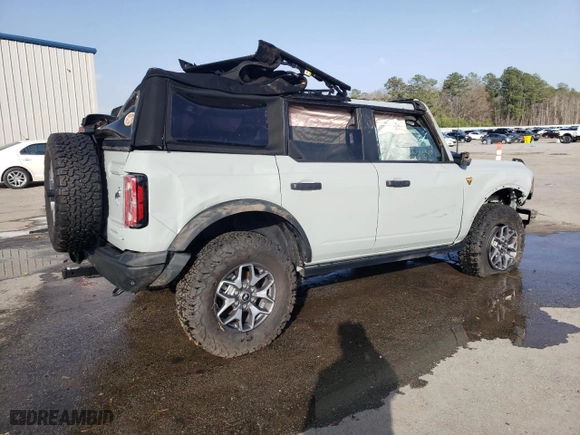 2024 Ford Bronco Badlands with VIN 1FMEE9BP9RLA26173, listed as a Copart auction lot 47761755 with 2,901 mi miles and Salvage Title. Bid and sale history available at carsss.com. Image 3.