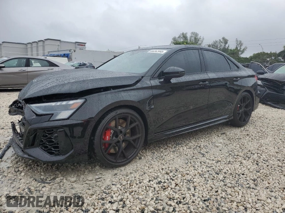 2024 Audi RS 3 z VIN WUAG4DGYXRA909721, wystawiony jako Copart lot #89262995 z przebiegiem 2235 mil mil oraz Szkody całkowita. Historia ofert i sprzedaży dostępna na DreamBid. Obrazek 1.
