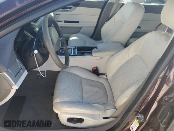 2017 Jaguar XF 35t Prestige with VIN SAJBE4BV3HCY45138, listed as a Copart auction lot 82504763 with 58,693 mi miles. Bid and sale history available at carsss.com. Image 7.