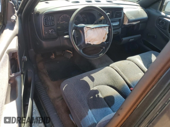 1997 Dodge Dakota z VIN 1B7FL26X0VS281035, wystawiony jako Copart lot #49687855 z przebiegiem 267 422 mil mil oraz Szkoda całkowita • Salvage title. Historia ofert i sprzedaży dostępna na DreamBid. Obrazek 8.