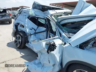 2025 Volvo XC40 Plus Bright Theme z VIN YV4L12UE6S2563585, wystawiony jako IAAI lot #42314264 z przebiegiem 2972 mil mil oraz . Historia ofert i sprzedaży dostępna na DreamBid. Obrazek 20.