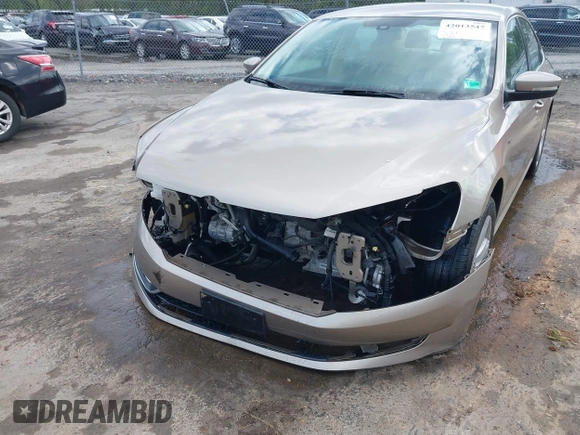 2015 Volkswagen Passat 1.8T Limited Edition with VIN 1VWAT7A32FC120769, listed as a IAAI auction lot 42013547 with 61,451 mi miles. Bid and sale history available at carsss.com. Image 6.