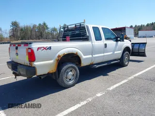 2015 Ford F-250 XLT z VIN 1FT7X2B6XFEA64744, wystawiony jako IAAI lot #41950505 z przebiegiem 200 300 mil mil oraz . Historia ofert i sprzedaży dostępna na DreamBid. Obrazek 4.