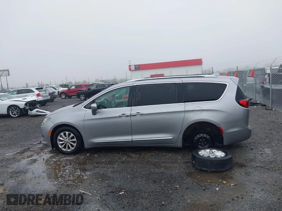 2018 Chrysler Pacifica Touring L with VIN 2C4RC1BGXJR142295, listed as a IAAI auction lot 41952592 with 135,092 mi miles and . Bid and sale history available at DreamBid. Image 14.