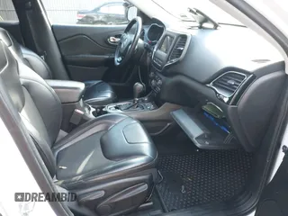 2019 Jeep Cherokee Latitude Plus with VIN 1C4PJMLB4KD321809, listed as a IAAI auction lot 40982234 with 132,496 mi miles. Bid and sale history available at carsss.com. Image 5.