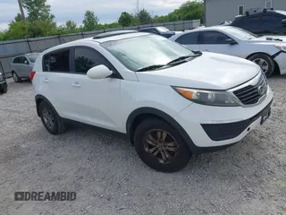 2011 Kia Sportage LX z VIN KNDPB3A27B7066520, wystawiony jako IAAI lot #42332747 z przebiegiem 220 408 mil mil oraz . Historia ofert i sprzedaży dostępna na DreamBid. Obrazek 1.