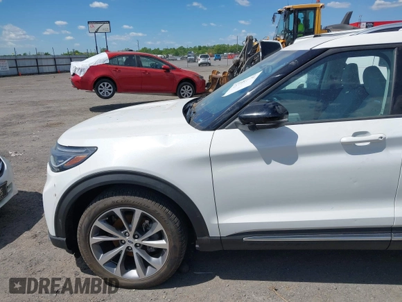 2025 Ford Explorer Platinum z VIN 1FMWK8HC0SGA53398, wystawiony jako IAAI lot #41999876 z przebiegiem 3 319 mil mil oraz . Historia ofert i sprzedaży dostępna na DreamBid. Obrazek 15.