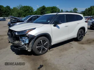 2021 Toyota Highlander XSE with VIN 5TDLZRBH3MS141044, listed as a Copart auction lot 61994305 with 110,099 mi miles and Salvage title. Bid and sale history available at DreamBid. Image 1.