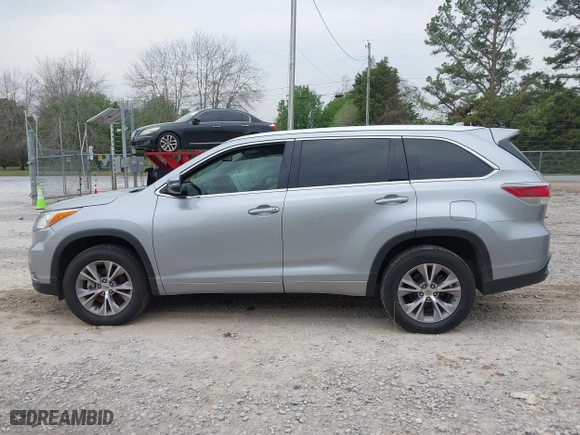 2014 Toyota Highlander XLE with VIN 5TDKKRFH3ES035284, listed as a IAAI auction lot 41909877 with 112,468 mi miles. Bid and sale history available at carsss.com. Image 14.
