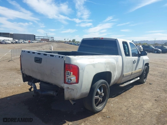 2007 Chevrolet Silverado 1500 Work Truck with VIN 1GCEC19C17Z610804, listed as a IAAI auction lot 41652687 with 333,312 mi miles. Bid and sale history available at carsss.com. Image 4.