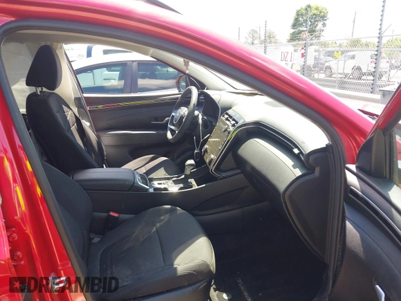 2022 Hyundai Tucson SEL with VIN 5NMJB3AE6NH070085, listed as a IAAI auction lot 42235039 with 28,931 mi miles and . Bid and sale history available at DreamBid. Image 5.