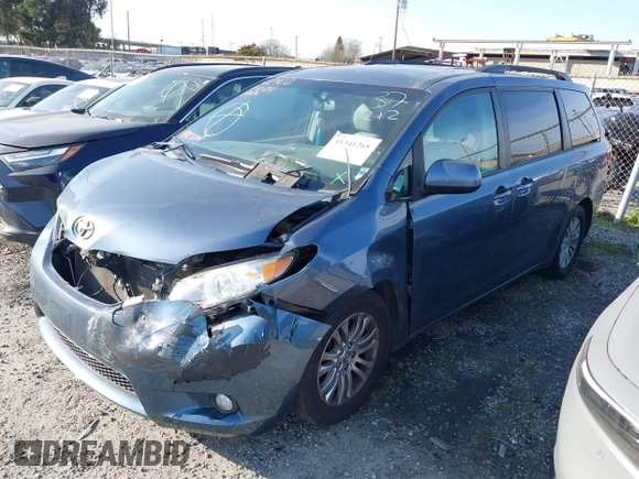 2016 Toyota Sienna XLE with VIN 5TDYK3DC8GS720852, listed as a IAAI auction lot 41341268 with 119,927 mi miles. Bid and sale history available at carsss.com. Image 2.