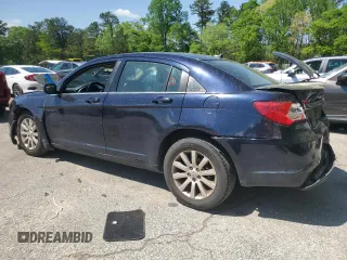 2012 Chrysler 200 Touring z VIN 1C3CCBBB3CN189625, wystawiony jako Copart lot #52030465 z przebiegiem 245 535 mil mil oraz Szkoda całkowita • Salvage title. Historia ofert i sprzedaży dostępna na DreamBid. Obrazek 2.