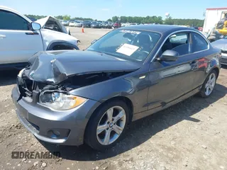 2013 BMW 1 Series 128i с VIN WBAUP7C57DVP25145, выставлен на аукционе IAAI как лот 42186423 с пробегом 131 222 миль миль и . История ставок и продаж доступна на DreamBid. Изображение 2.