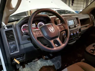 2018 Ram 1500 Tradesman z VIN 3C6JR6DT7JG225151, wystawiony jako Copart lot #86207374 z przebiegiem 72 073 mil mil oraz Szkoda całkowita • Salvage title. Historia ofert i sprzedaży dostępna na DreamBid. Obrazek 8.