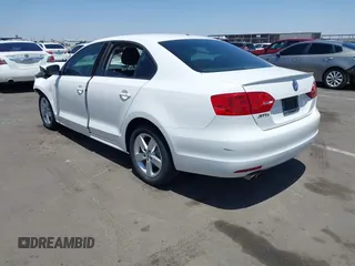 2012 Volkswagen Jetta S z VIN 3VW1K7AJ2CM331367, wystawiony jako IAAI lot #42294252 z przebiegiem 162 373 mil mil oraz . Historia ofert i sprzedaży dostępna na DreamBid. Obrazek 3.