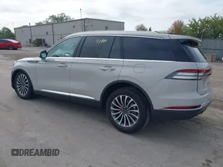 2023 Lincoln Aviator Reserve z VIN 5LM5J7WC0PGL29563, wystawiony jako IAAI lot #42219788 z przebiegiem 4 861 mil mil oraz . Historia ofert i sprzedaży dostępna na DreamBid. Obrazek 3.
