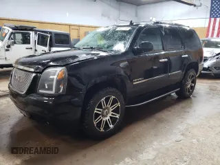 2013 GMC Yukon Denali z VIN 1GKS2EEFXDR200614, wystawiony jako Copart lot #54401155 z przebiegiem 178 481 mil mil oraz Czysty tytuł • Clean title. Historia ofert i sprzedaży dostępna na DreamBid. Obrazek 1.