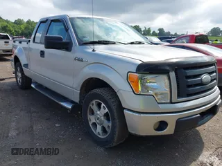 2009 Ford F-150 STX z VIN 1FTRX02W29KC23128, wystawiony jako IAAI lot #42716376 z przebiegiem 193 637 mil mil oraz . Historia ofert i sprzedaży dostępna na DreamBid. Obrazek 1.