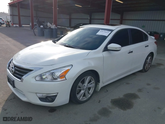 2013 Nissan Altima 3.5 SL with VIN 1N4BL3AP9DC234645, listed as a IAAI auction lot 42034822 with 190,148 mi miles. Bid and sale history available at carsss.com. Image 2.
