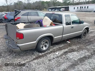 2002 Chevrolet S-10 LS with VIN 1GCCS19W628121477, listed as a IAAI auction lot 41470670 with 257,021 mi miles and . Bid and sale history available at DreamBid. Image 4.