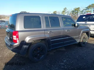 2016 Jeep Patriot Latitude with VIN 1C4NJRFB9GD627671, listed as a IAAI auction lot 41858695 with 999,999 mi miles. Bid and sale history available at carsss.com. Image 4.