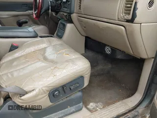 2002 Chevrolet Avalanche with VIN 3GNEK13T82G151962, listed as a IAAI auction lot 42070087 with 282,936 mi miles and . Bid and sale history available at DreamBid. Image 5.