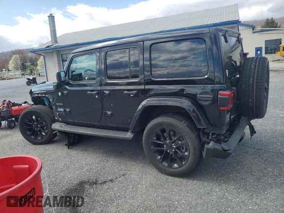 2023 Jeep Wrangler Sahara z VIN 1C4JJXP67PW513595, wystawiony jako Copart lot #53482175 z przebiegiem 30 943 mil mil oraz Szkoda całkowita • Salvage title. Historia ofert i sprzedaży dostępna na DreamBid. Obrazek 2.
